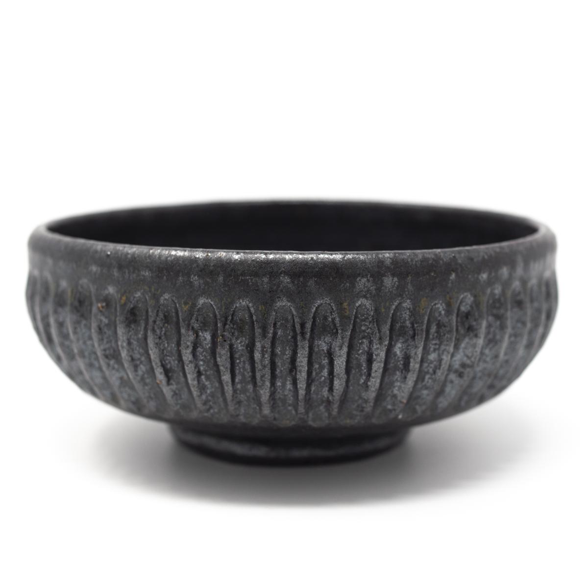 mashiko small low black side bowl side closeup