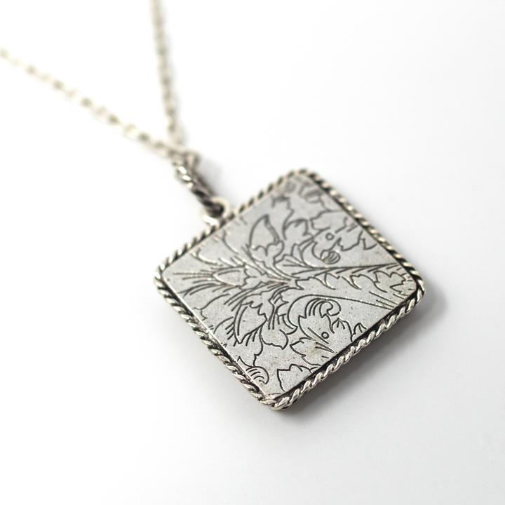 necklace 1 back