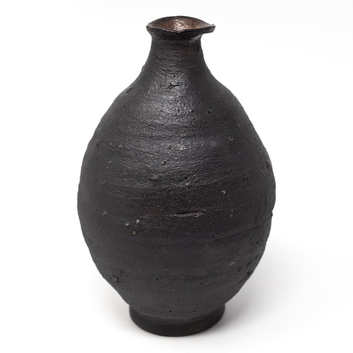 isao black short bottle