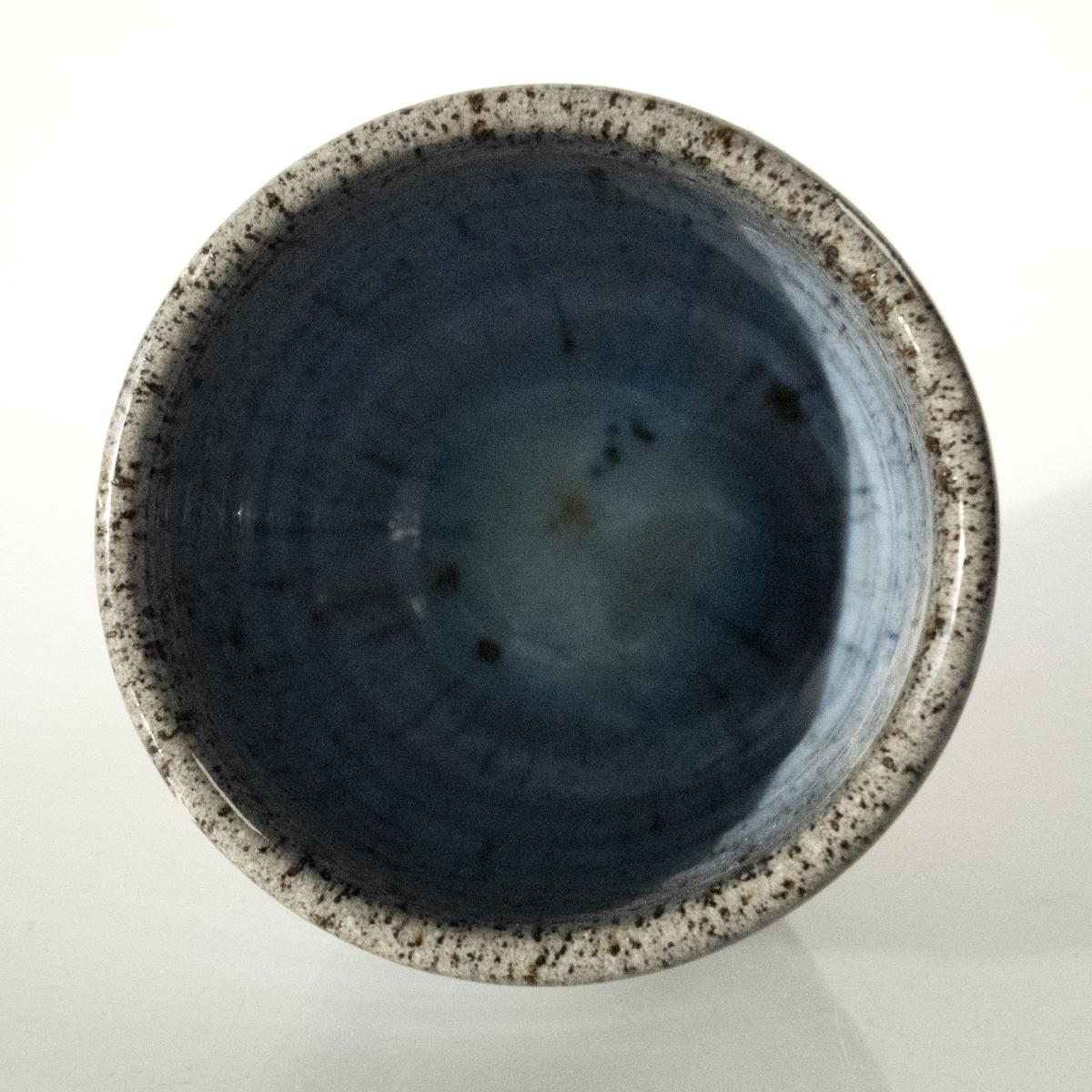 blue beaker top