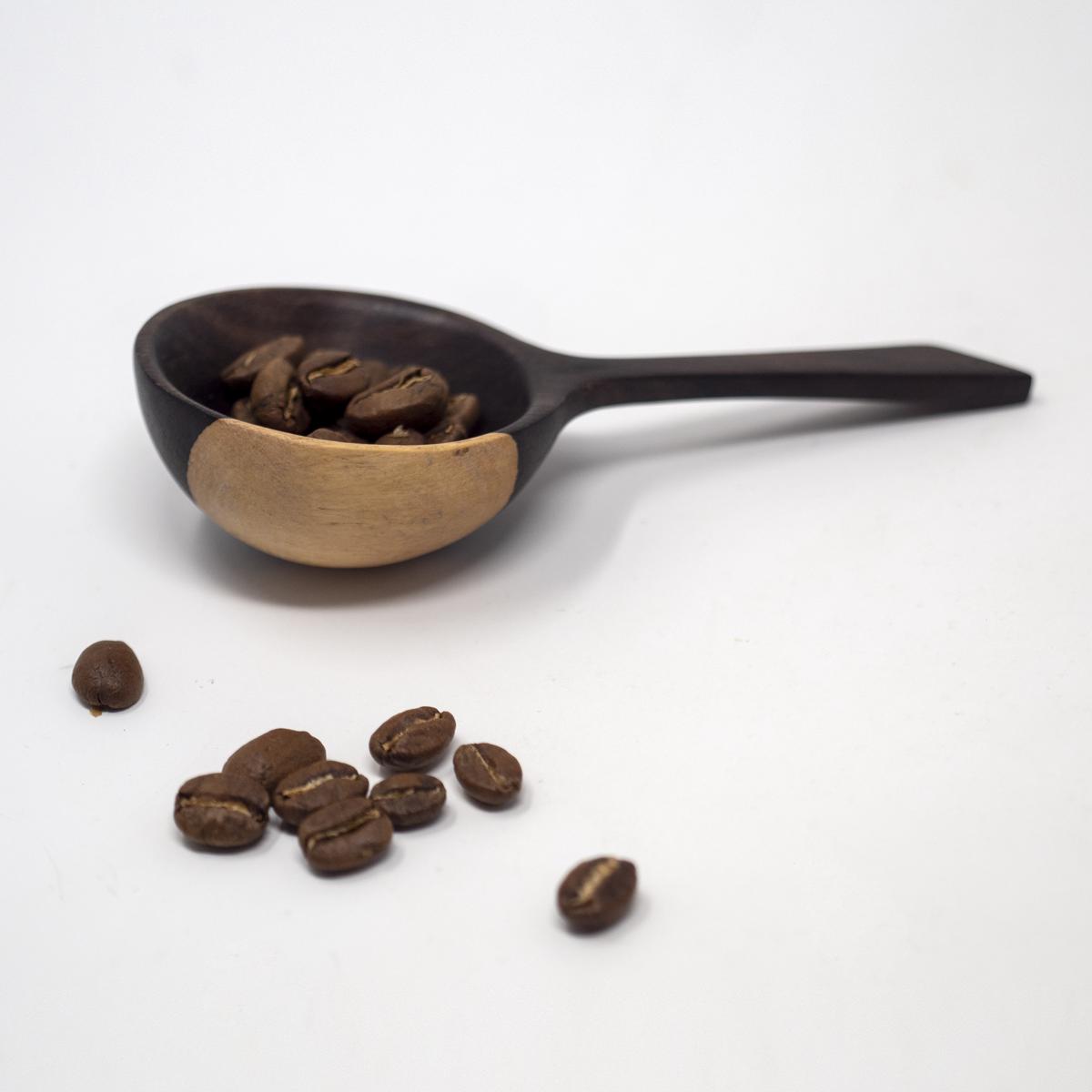 scoop coffee