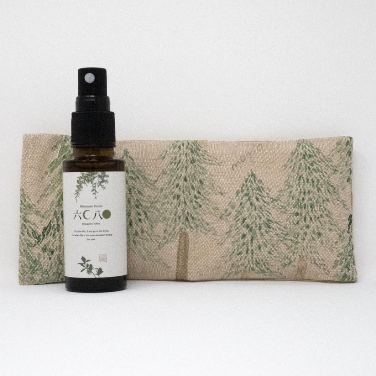 green eye pillow upright