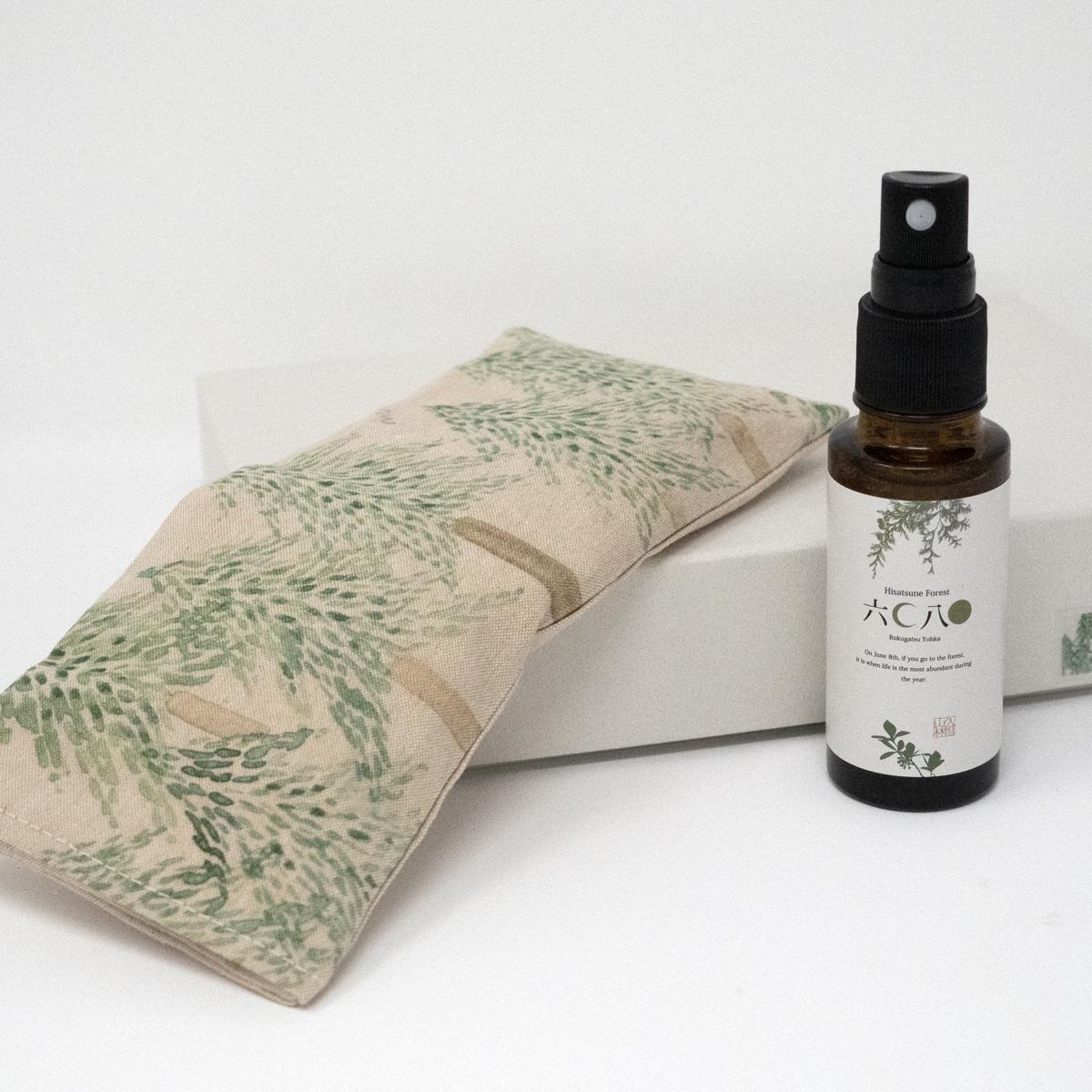 green eye pillow with box