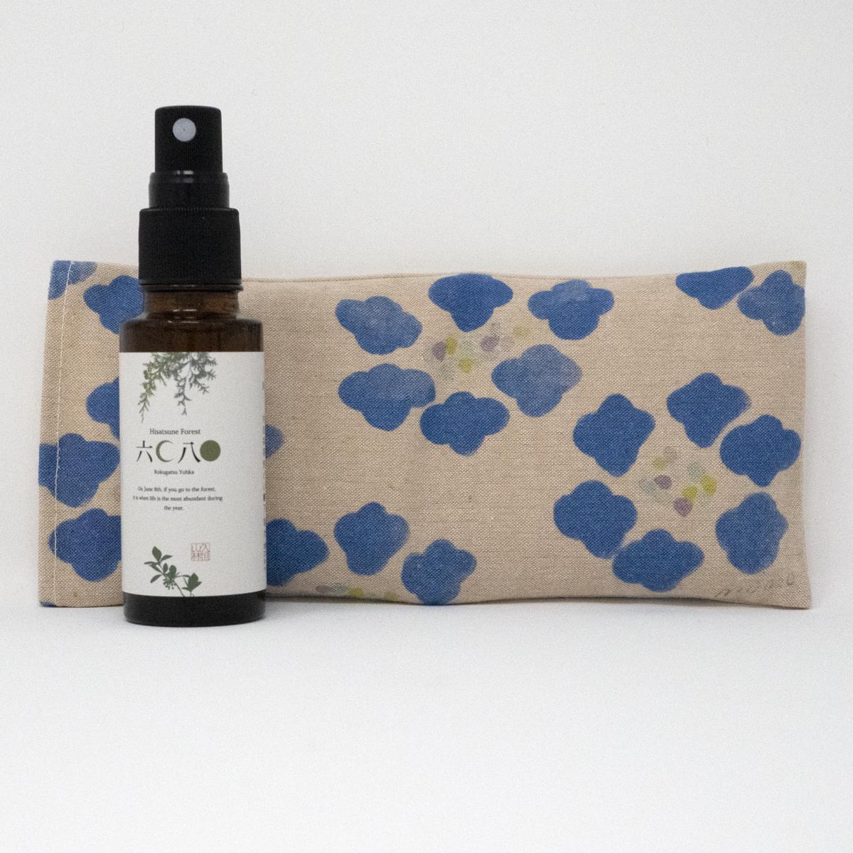 blue eye pillow upright