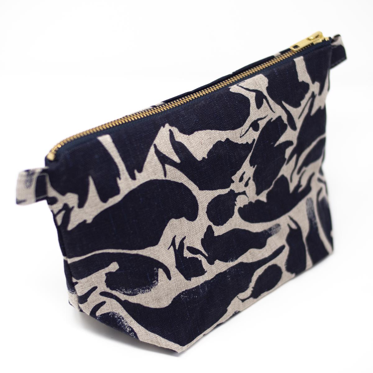 blasta henriet toiletry bag reverse angle