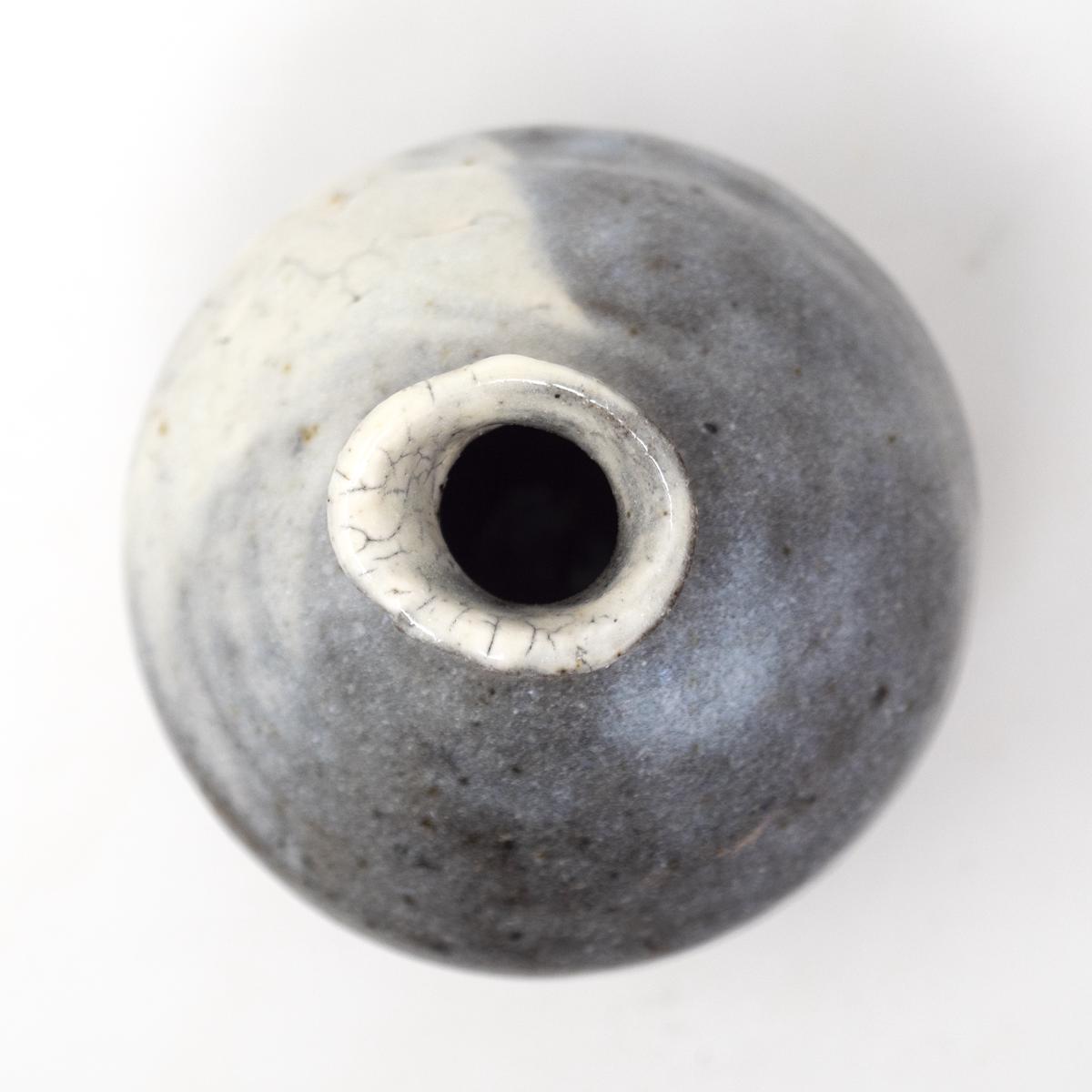 isao white vase top